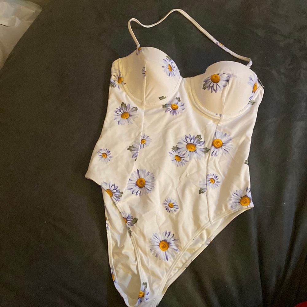 White daisy flower bathing suit size large